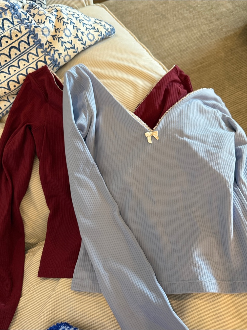 Aerie Long Sleeve Vneck Tops with Built in Bra